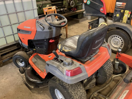 Murutraktor Husqvarna YTH 150 Twin