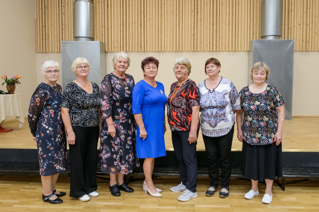 Väätsa Eakate Selts Ristikhein uus juhatus. Elle Kütt, Liilia Hirbaum, Ave Kivimägi, Signe Lieberg, Anne Lillepea, Aino Laanet ja Maire Vestung..jpg