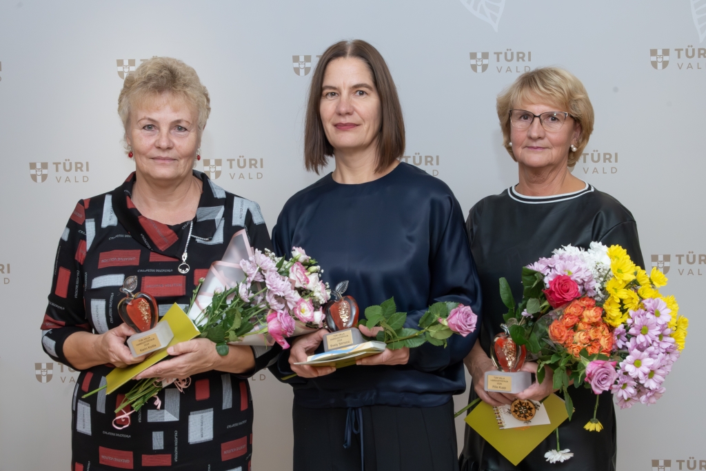 Haridustöötaja 2024 laureaadid: Evely Siimsoo Türi Põhikoolist, Karin Koitla Türi Lasteaiast ja Pille Kupp Retla-Kabala Koolist..jpg
