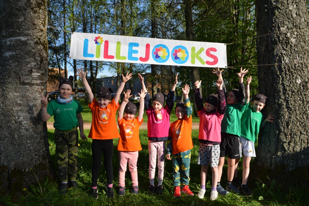 Türi lasteaia lillejooks.jpg