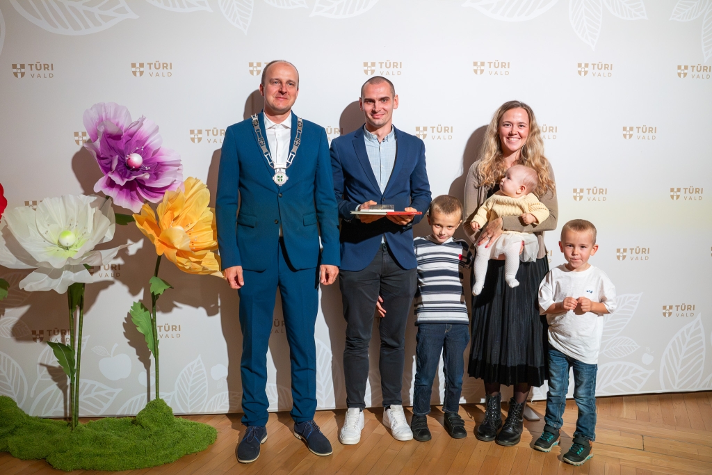 Türi Spordiklubide Liidu juht Martin Kaschan perega vallavanema vastuvõtul.jpg